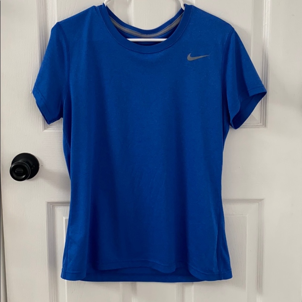 NIKE dri-fit Tee